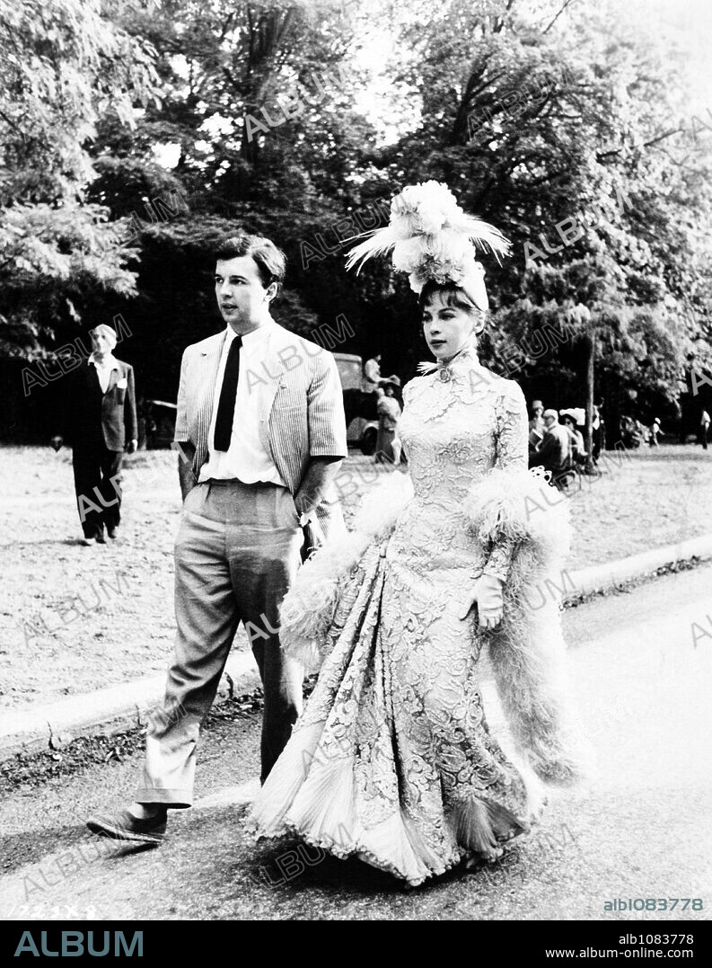 LESLIE CARON y PETER HALL en GIGI, 1958, dirigida por VINCENTE MINNELLI. Copyright M.G.M. Leslie Caron con su marido Peter Hall durante el rodaje de la película.