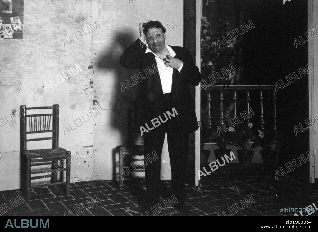 Enrique Borras i Oriol (1863-1957). Actor de teatro. Escena final de la obra 'Los Semidioses', estrenada en el teatro Español de Barcelona, en noviembre del año 1914.