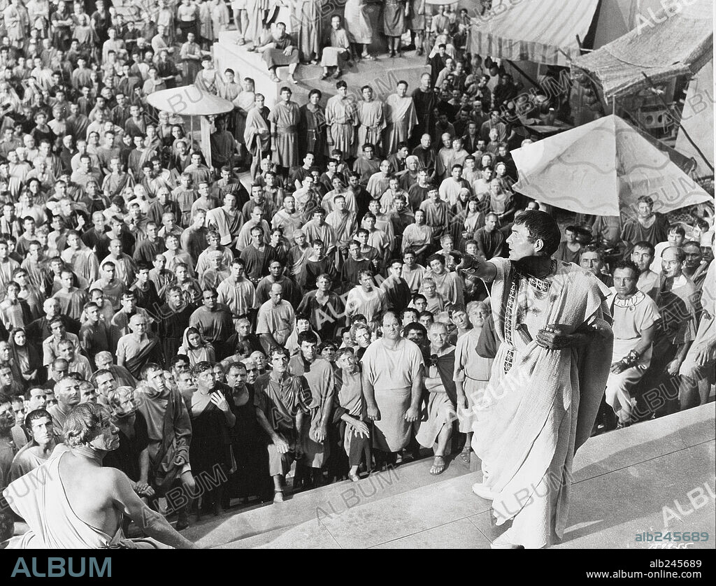 BRUTO MARCO JUNIO 85/42 AC and JAMES MASON. JAMES MASON in JULIUS CAESAR, 1953, directed by JOSEPH L. MANKIEWICZ. Copyright M.G.M.