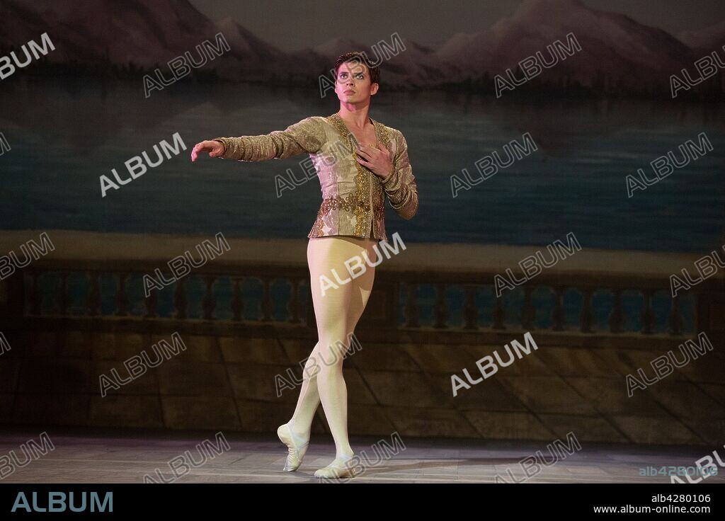 OLEG IVENKO en EL BAILARIN, 2018 (WHITE CROW. THE), dirigida por RALPH FIENNES. Copyright BBC Films / Magnolia Mae Films / Metalwork Pictures / Monteb.