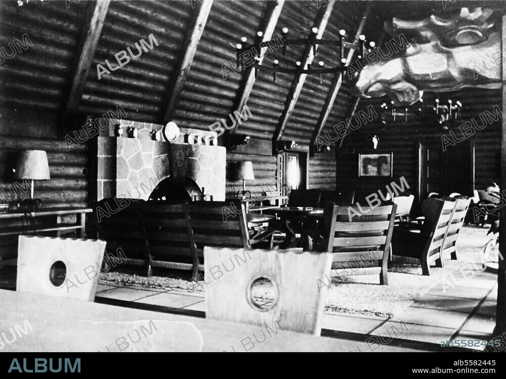 zu: Göring, Hermann Politiker (NSDAP), preuß. Min. Präs. und Reichsluftfahrt-Min., 1893-1946. Reichsjägerhof in der Romintener Heide in Ostpreußen, Feriensitz Görings in seiner Funktion als Reichsjägermeister. Kaminzimmer. Foto, 2.6.1941.
