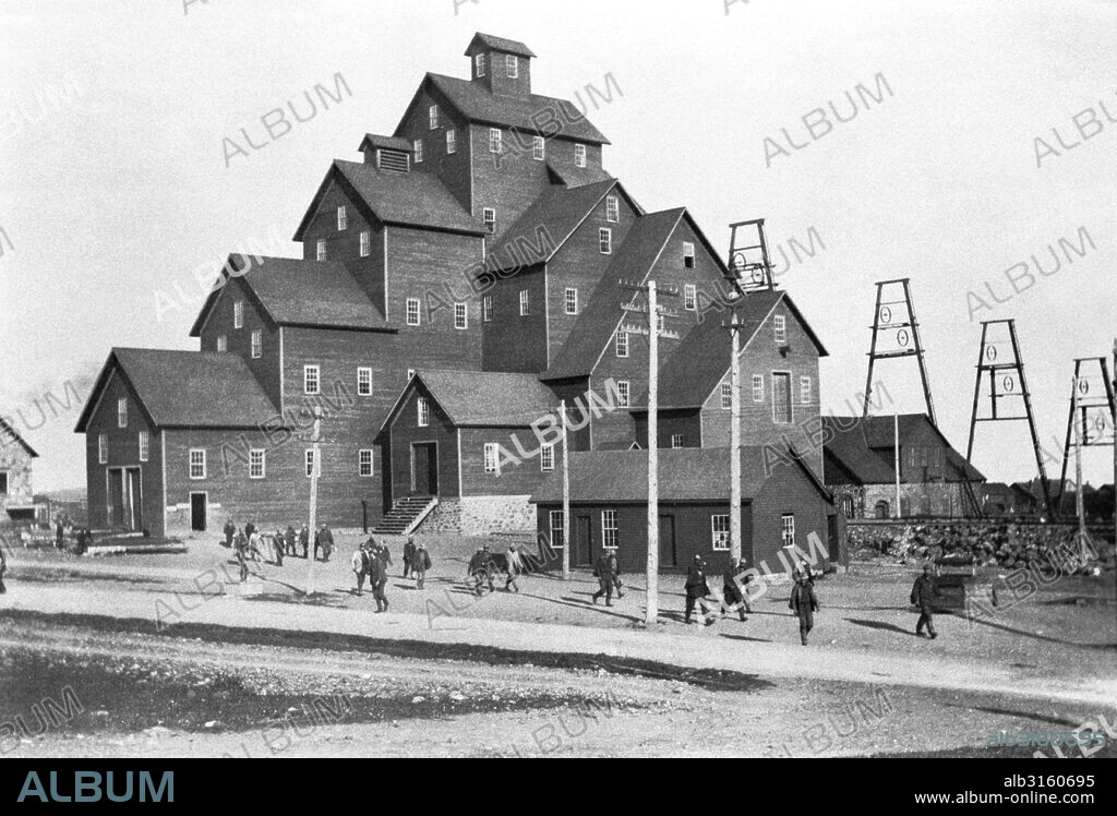Hancock, Michigan: c. 1900 The Quincy Mine No. 2 Shaft Hoist House used to lower workers into the copper mine.