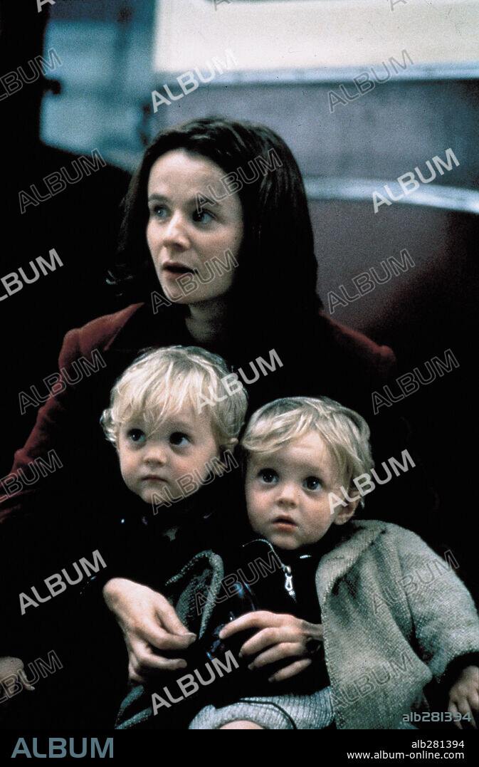 EMILY WATSON en LAS CENIZAS DE ÁNGELA, 1999 (ANGELA'S ASHES), dirigida por ALAN PARKER. Copyright UNIVERSAL PICTURES.