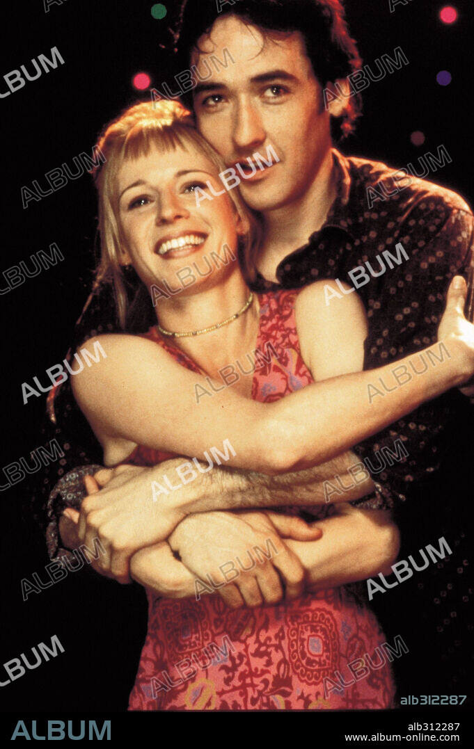 IBEN HJEJLE and JOHN CUSACK in HIGH FIDELITY (2000), directed by STEPHEN FREARS. Copyright MOSELEY, MELISSA.