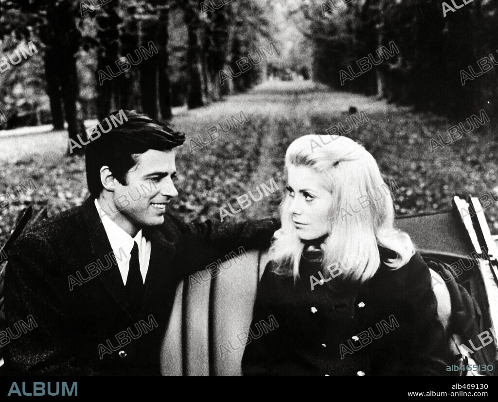 Catherine Dorléac et JEAN SOREL. CATHERINE DENEUVE et JEAN SOREL dans BELLE DE JOUR, 1967, réalisé par LUIS BUÑUEL. Copyright PARIS FILM/FIVE FILM.