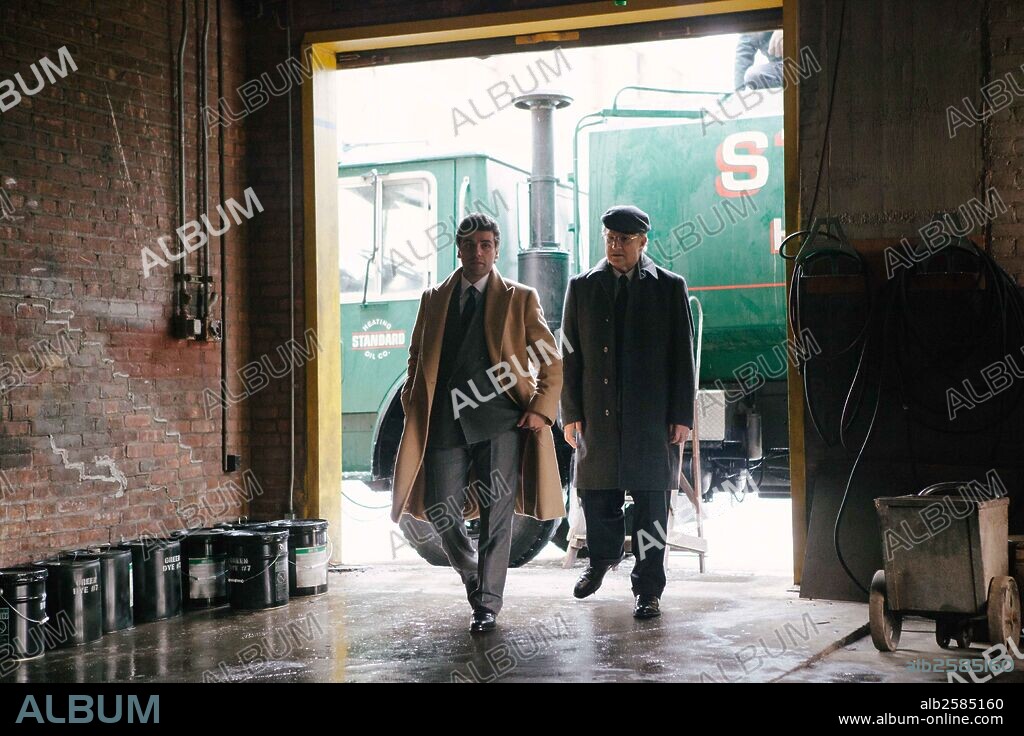 ALBERT BROOKS and OSCAR ISAAC in A MOST VIOLENT YEAR, 2014, directed by J. C. CHANDOR. Copyright BEFORE THE DOOR PICT/WASHINGTON SQUARE FILMS/FILMNATION ENT.