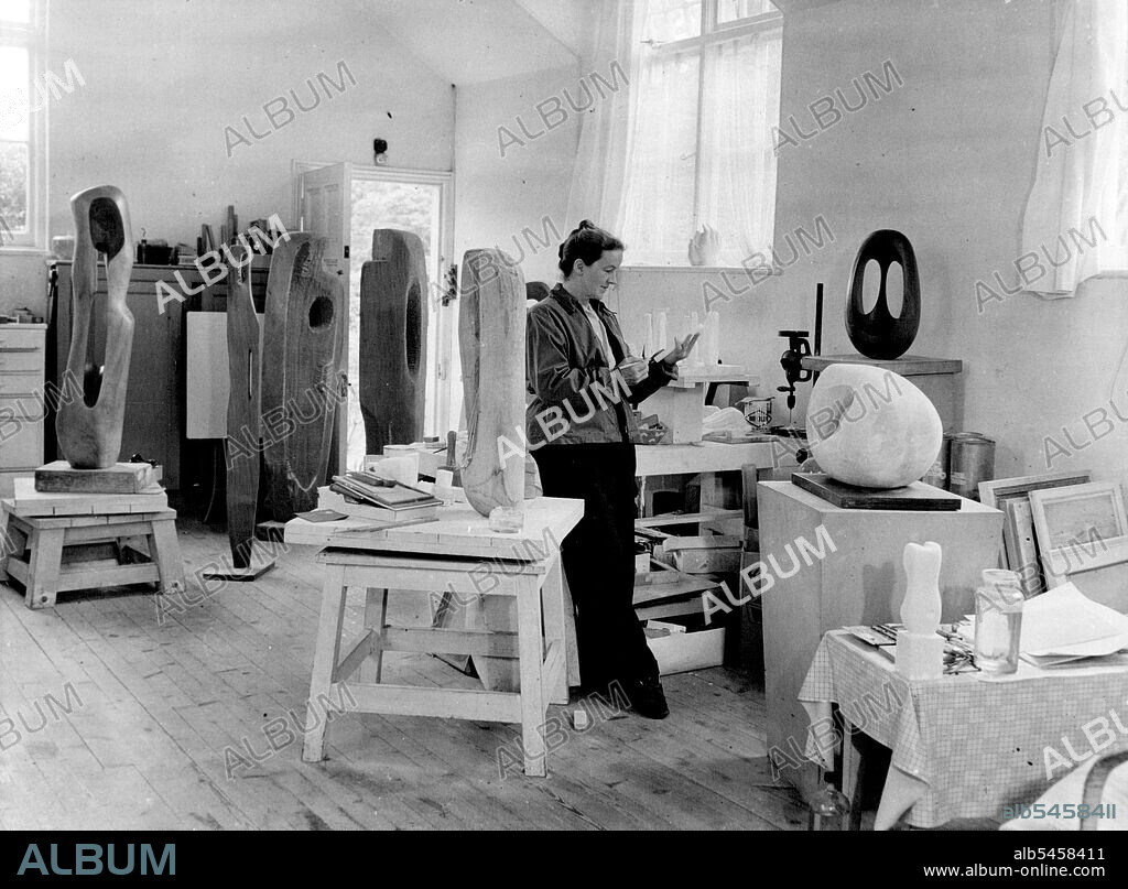 Barbara Hepworth - World Famous Sculptor, Barbara Hepworth, Seen working in her studio at 15th May 1952. (Photo by Paul Popper, Paul Popper Ltd.).