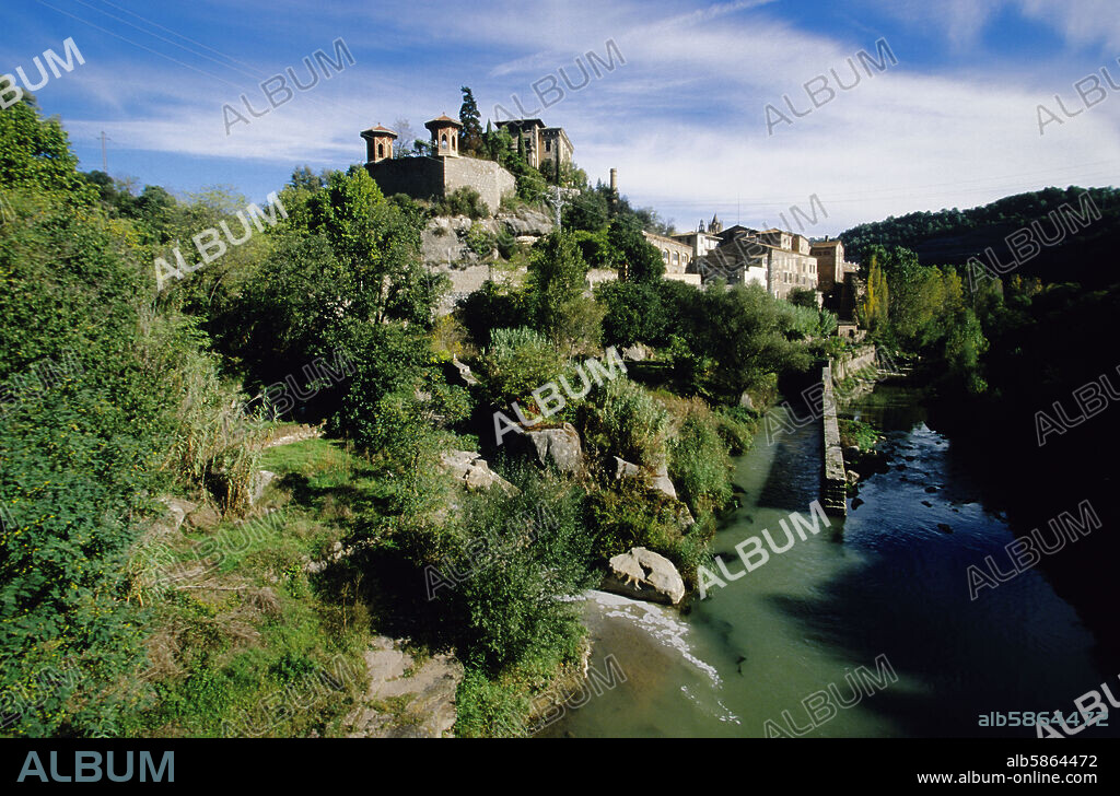 Cal Pons (antigua Colonia Textil) y río Llobregat (comarca del Berquedà).