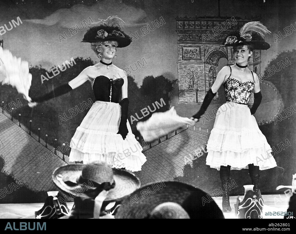 BRIGITTE BARDOT et JEANNE MOREAU dans VIVA MARIA!, 1965, réalisé par LOUIS MALLE. Copyright UNITED ARTISTS.