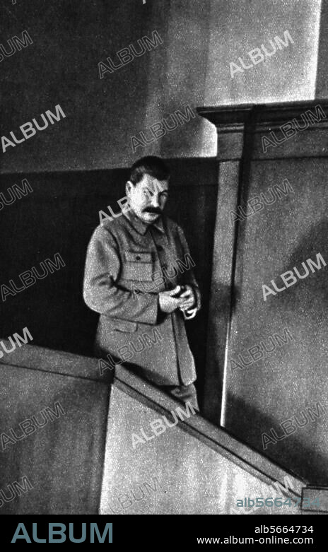 Staline, Iossif Vissarionovitch Djougachvili, dit ; homme politique soviétique ; Gori (Géorgie) 21.12.1879 - Moscou 5.3.1953. Staline au 2e Congrès de l'Union des activistes kolhoziens, février 1935.