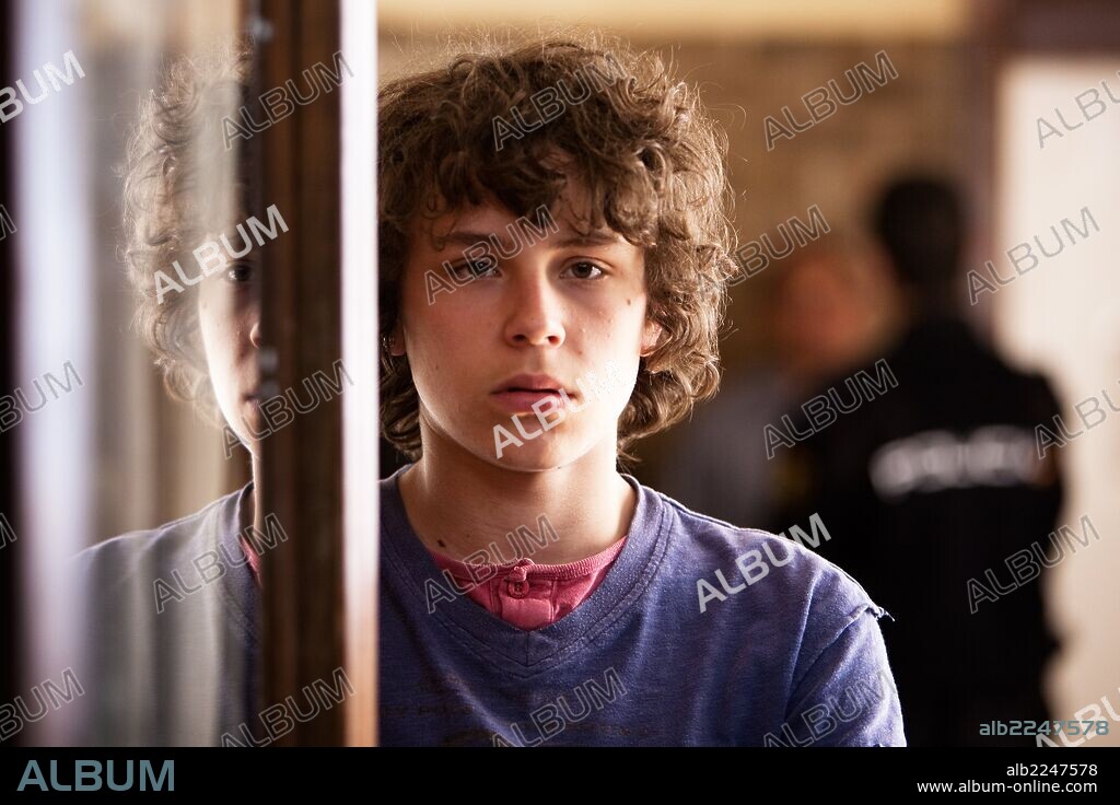 ARON PIPER en 15 AÑOS Y UN DIA, 2013, dirigida por GRACIA QUEREJETA. Copyright CASTAFIORE FILMS.