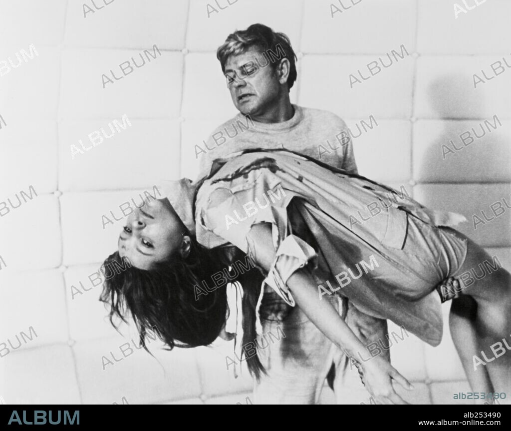 DONATAS BANIONIS y NATALYA BONDARCHUK en SOLARIS, 1972 (SOLYARIS), dirigida por ANDREI TARKOVSKY. Copyright MOSFILM.