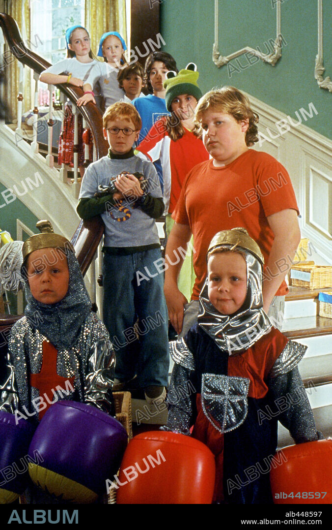 BRENT KINSMAN, SHANE KINSMAN, FORREST LANDIS, LILIANA MUMY, KEVIN SCHMIDT, JACOB SMITH, ALYSON STONER, BLAKE WOODRUFF and MORGAN YORK. ALYSON STONER, BLAKE WOODRUFF, BRENT KINSMAN, FORREST LANDIS, JACOB SMITH, KEVIN G. SCHMIDT, LILIANA MUMY, MORGAN YORK and SHANE KINSMAN in CHEAPER BY THE DOZEN, 2003, directed by SHAWN LEVY. Copyright TM 20 TH CENTURY FOX.