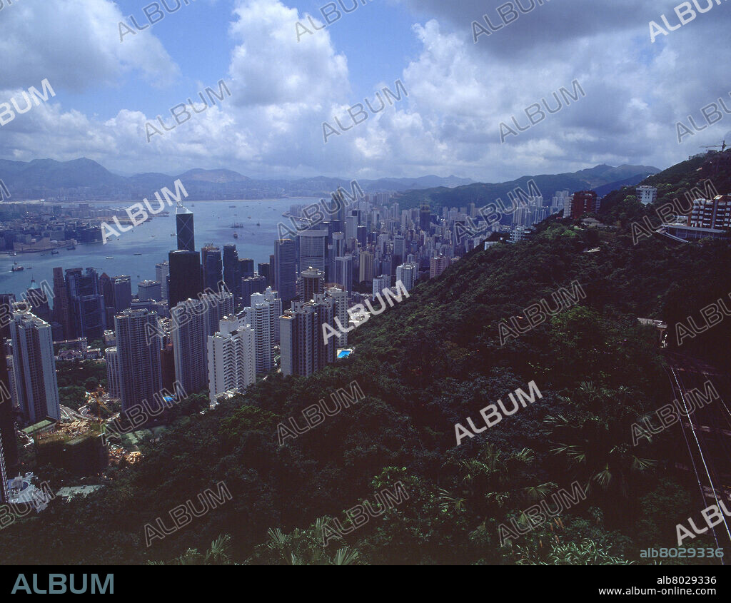 PANORAMICA-VISTA DEL BARRIO DE NEGOCIOS-AL FONDO VISTA DE KOWLOON.