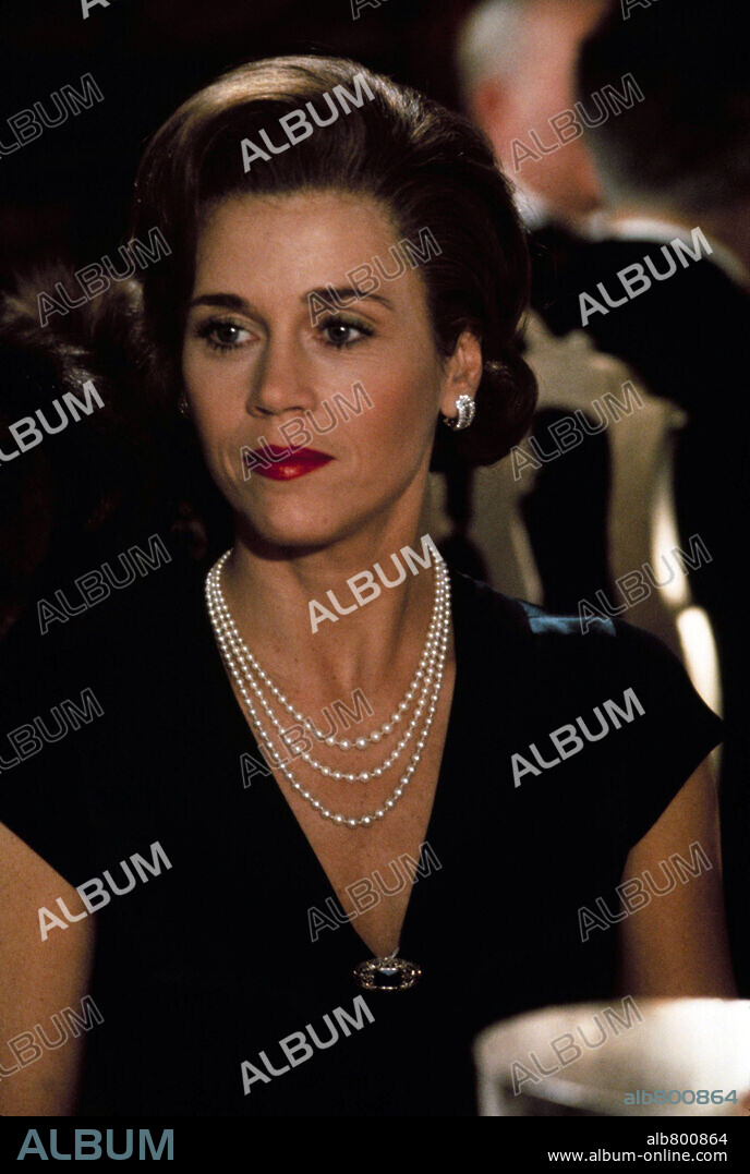 JANE FONDA in JULIA, 1977, directed by FRED ZINNEMANN. Copyright 20TH CENTURY FOX.
