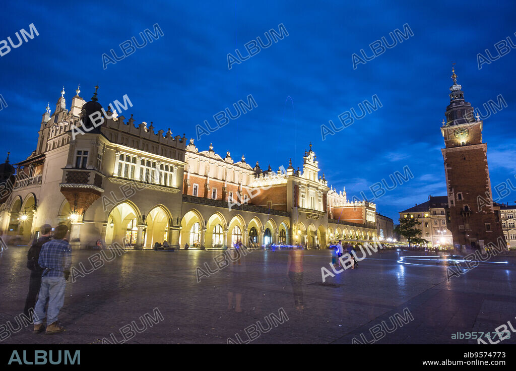 lonja de los Paños o Sukiennice edificio renacentista, Rynek Gówny , plaza del mercado, Cracovia , voivodato de Pequeña Polonia,Polonia, eastern europe.