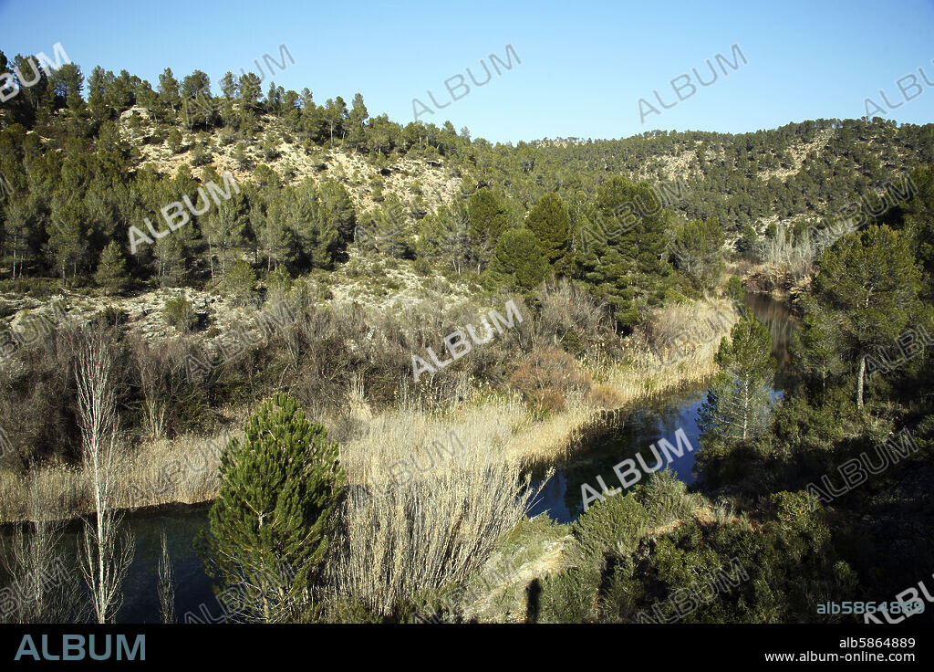 Venta del Moro; Hoces del río Cabriel a la altura del Puente de de Vadocañas (límite de provincias de Valencia y Albacete).
