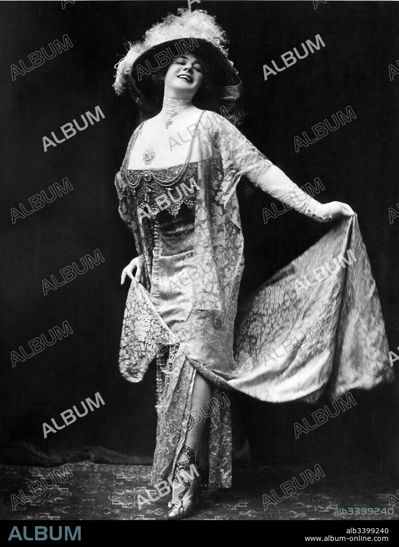United States:  c. 1909 Canadian singer and vaudeville performer Eva Tanguay.