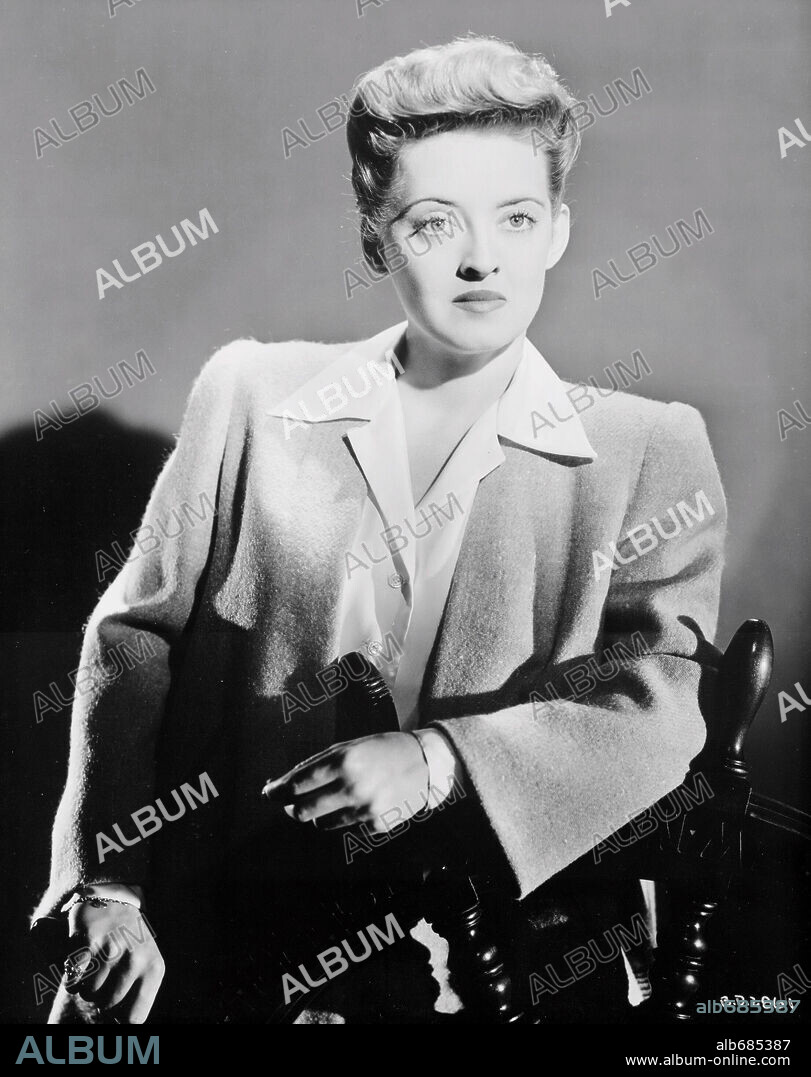 BETTE DAVIS en LA EXTRAÑA PASAJERA, 1942 (NOW, VOYAGER), dirigida por IRVING RAPPER. Copyright WARNER BROTHERS.
