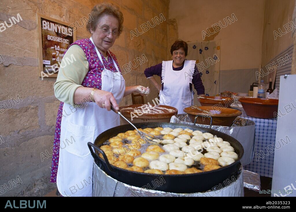 Cocina artesanal de Buñuelos.Petra. Es pla.Mallorca.Islas baleares.España.