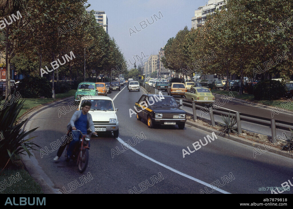 AVENIDA DE RAMON Y CAJAL - FOTO FINALES AÑOS 70.