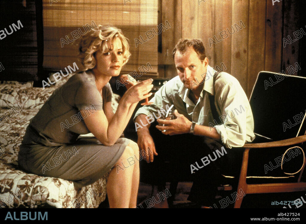 ELISABETH SHUE y WOODY HARRELSON en SEDUCCIÓN LETAL, 1998 (PALMETTO), dirigida por VOLKER SCHLONDORFF. Copyright CASTLE ROCK ENTERTAINMENT / BALDWIN, SIDNEY.