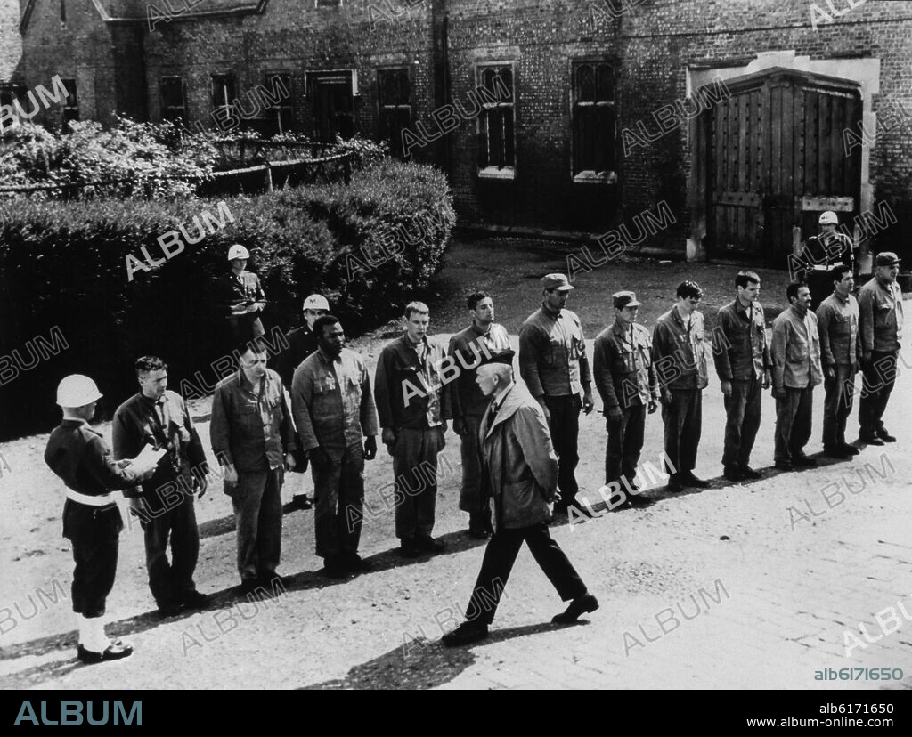 ROBERT ALDRICH. ESCENA DE LA PELICULA "DOCE DEL PATIBULO" - 1967.