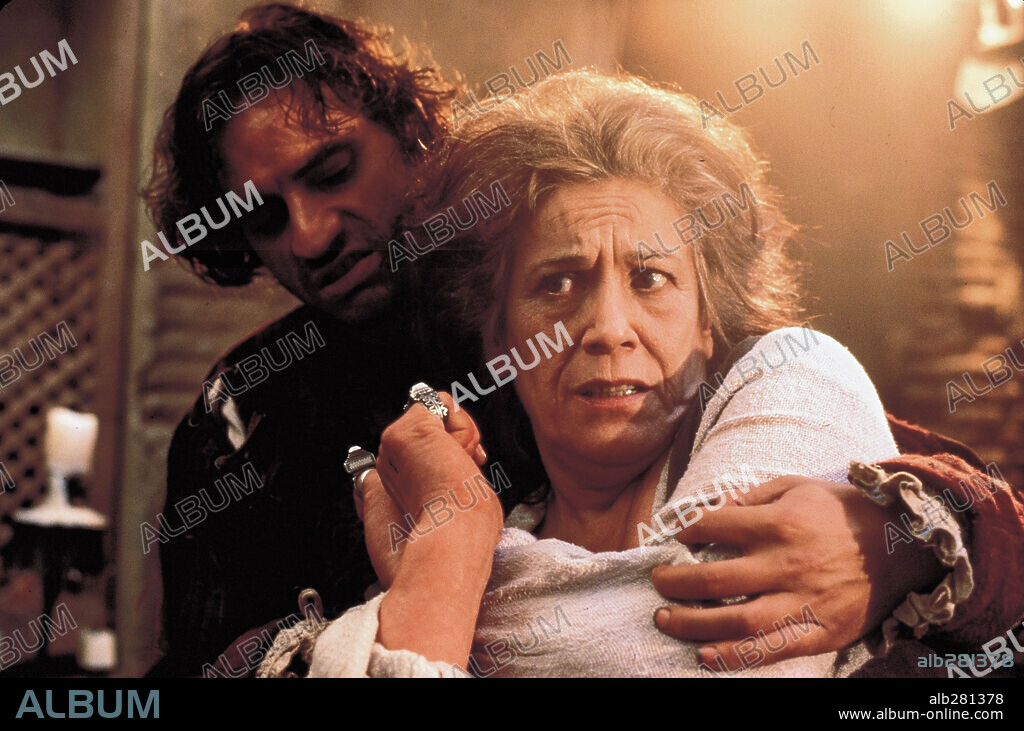 NANCHO NOVO y TERELE PAVEZ en LA CELESTINA, 1996, dirigida por GERARDO VEGA. Copyright SOGETEL/LOLAFILMS.
