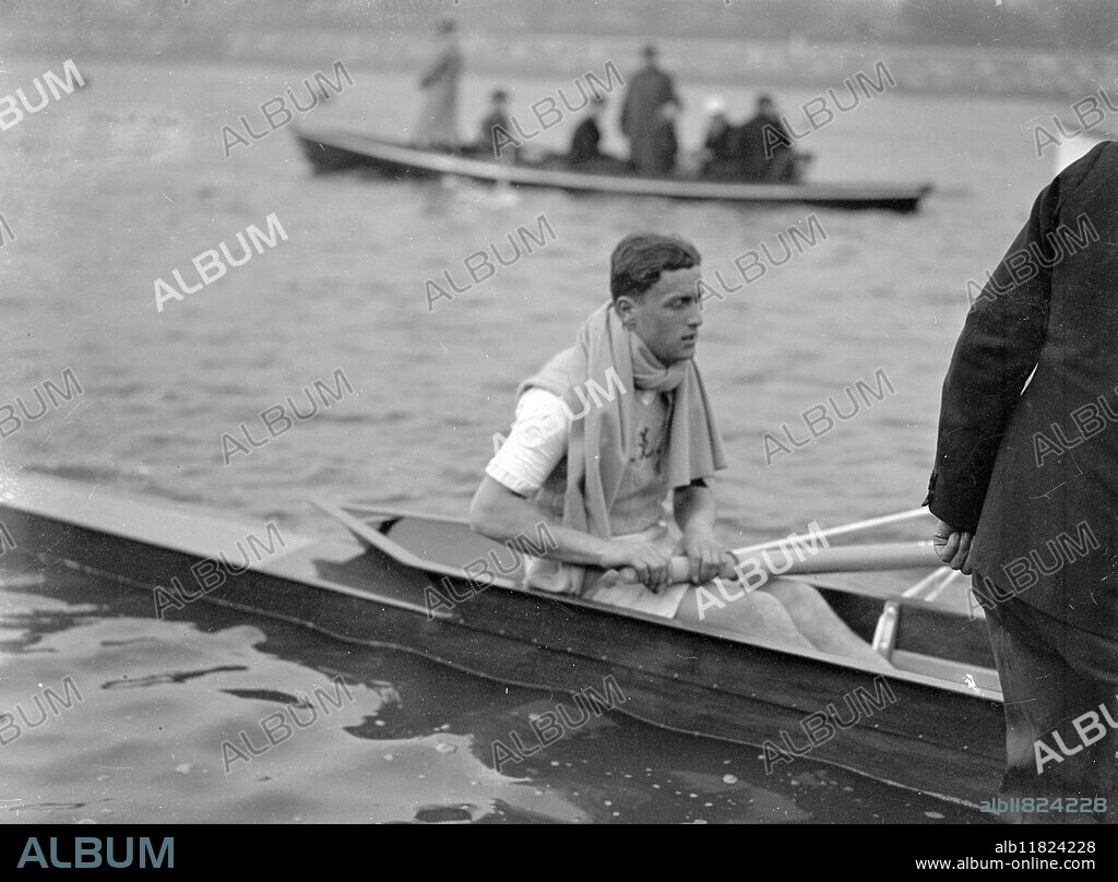 Oxford versus Cambridge Boat Race . W L R Carbonnell , Cambridge . 24 March 1933.