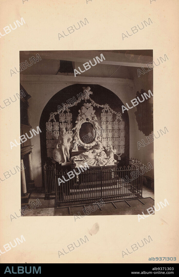 Tomb monument of Carel Hieronymus van Inn- en Kniphuisen and Anna van Ewsum in the church of Midwolde., Johannes Gerardus Kramer (mentioned on object), Leek, c. 1875 - c. 1900, cardboard, albumen print, height 279 mm × width 226 mm.