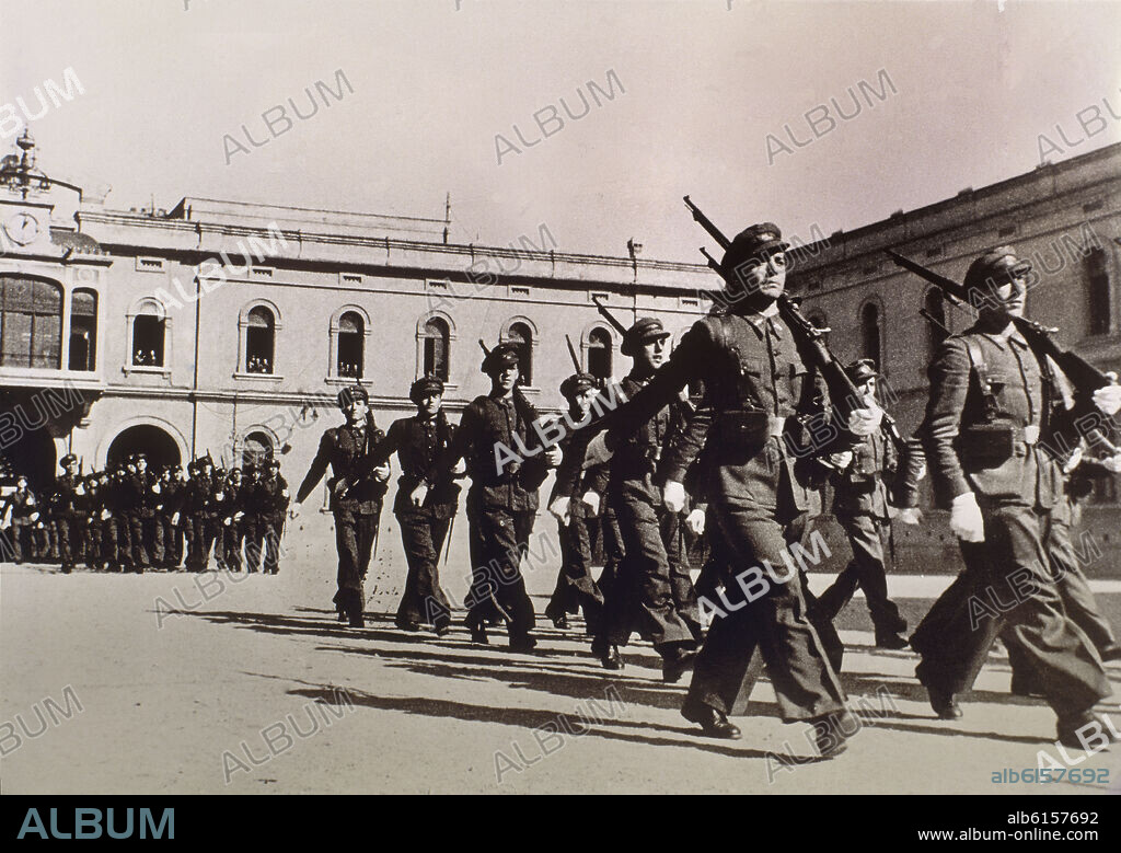 GUERRA CIVIL-CARABINEROS EN INSTRUCCION DEL EJERCITO POPULAR REPUBLICANO.