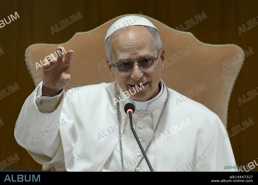 PAPA LEÓN XIV. Vatican, VATICAN: NO LIBRI** Italy, Rome, Vatican, 2025/5/10. Pope Leo XIV during a meeting with cardinals in The Vatican. Photograph by VATICAN MEDIA / Catholic Press Photo (Credit Image: © Vatican Media/IPA via ZUMA Press).