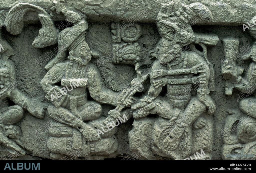 ARTE PRECOLOMBINO. MAYA. SITIO ARQUEOLOGICO DE COPAN. Ciudad maya. Detalle del "ALTAR Q", ubicado en la Plaza Occidental. Departamento de Copán. Honduras.