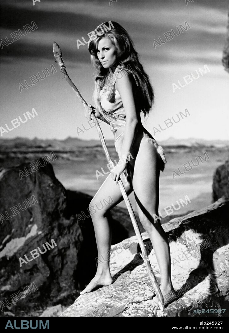 RAQUEL WELCH in ONE MILLION YEARS B. C., 1966, unter der Regie von DON CHAFFEY. Copyright HAMMER.