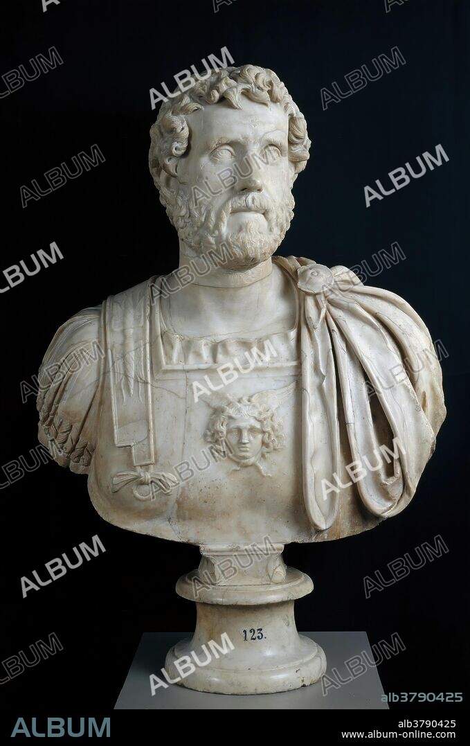 Taller romano / 'El emperador Antonino Pío'. Hacia 140. Mármol blanco, 96 x 69 cm.