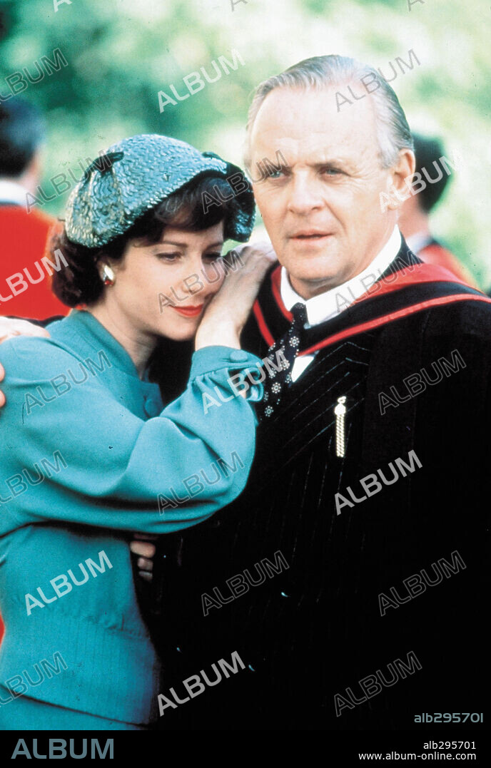 ANTHONY HOPKINS and DEBRA WINGER in SHADOWLANDS, 1993, directed by RICHARD ATTENBOROUGH. Copyright SAVOY PICTURES.