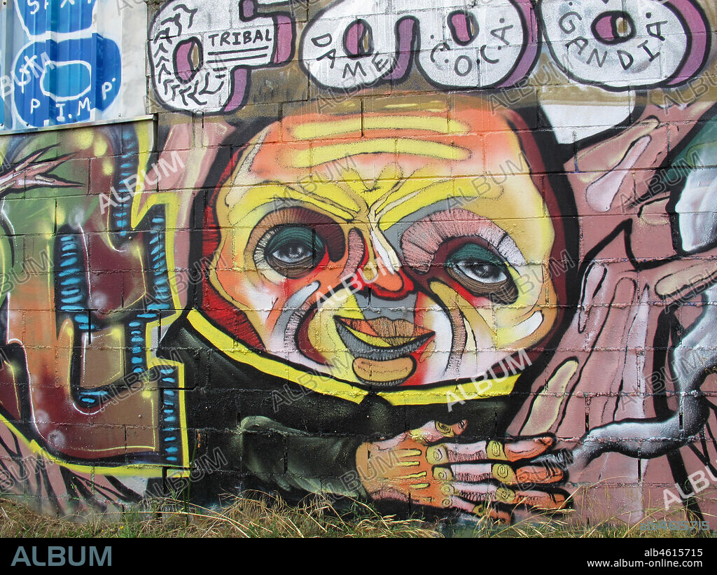 Personaje de cómic fumando con cigarrillo en la mano, graffiti mural, Mataró, provincia Barcelona, Barcelona en 2013.
