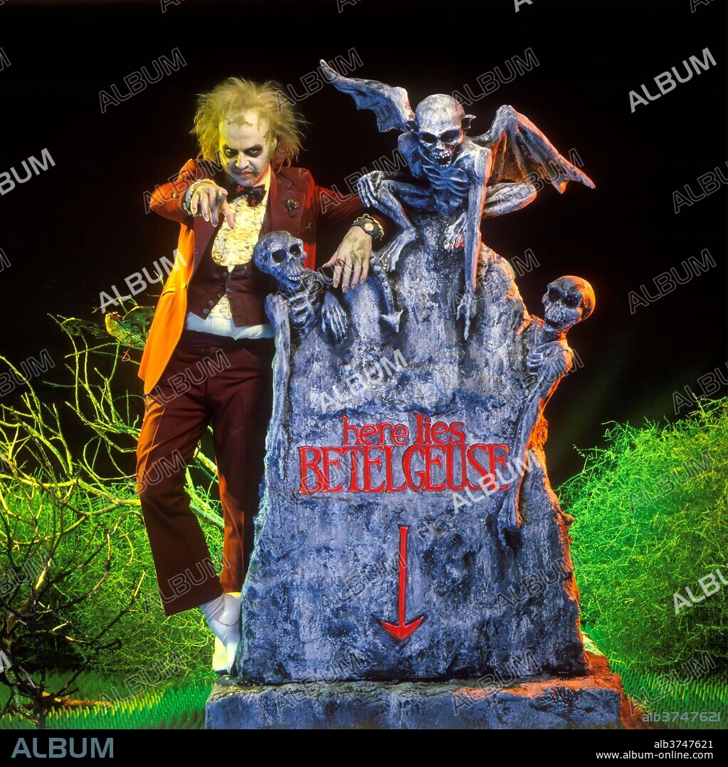 MICHAEL KEATON in BEETLEJUICE, 1988, directed by TIM BURTON. Copyright GEFFEN FILM/WARNER BROTHERS.