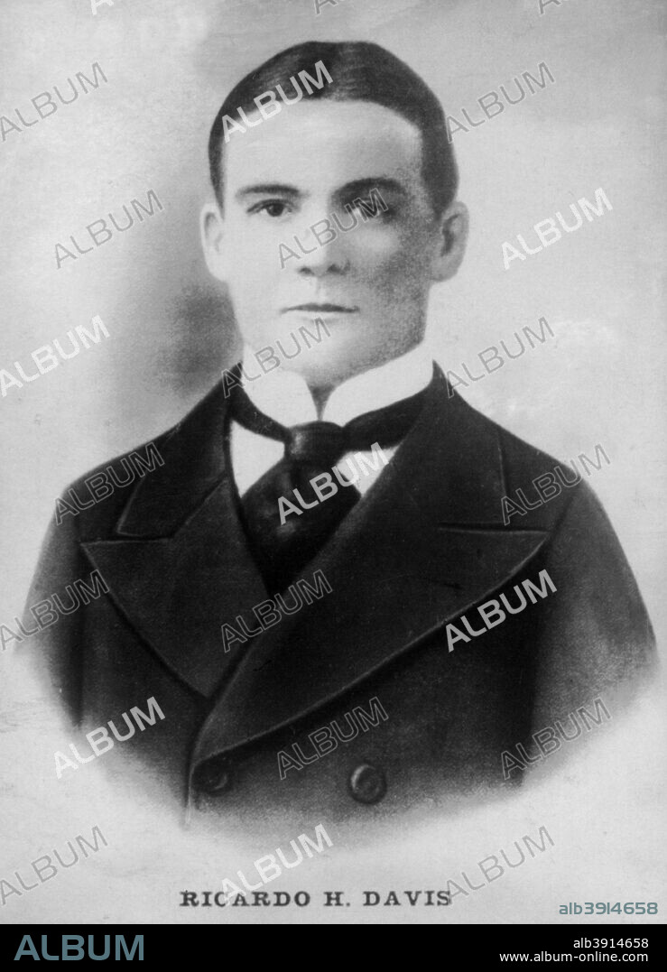Ricardo H Davis, born in Philadelphia in 1864 and visited Cuba in early 1897 as a correspondent of the New York Journal. He is the author of the books  Cuba at War (1898) and  The campaigns of Cuba and Puerto Rico (1898). Died  in 1916. Cigar card from the History of Cuba, Geografico Universal, Propaganda de los Cigarros Susini y La Corona, Tabacalera Cubana.