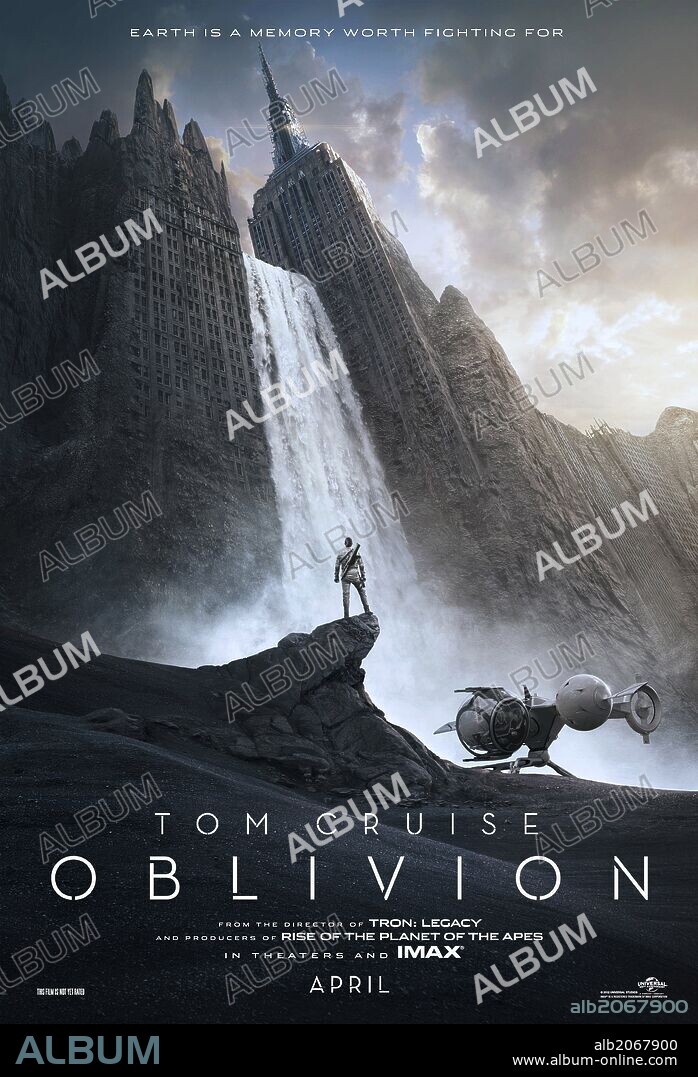 Poster of OBLIVION, 2013, directed by JOSEPH KOSINSKI. Copyright UNIVERSAL PICTURES.