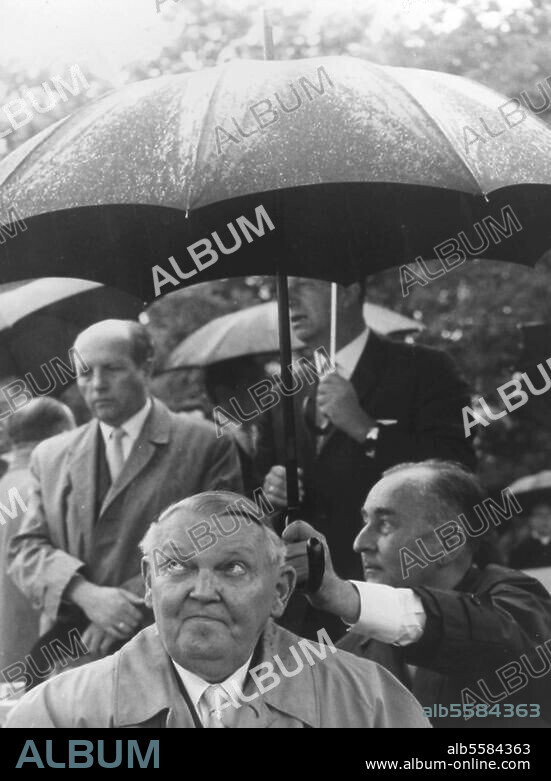 Erhard, Ludwig Politician (CDU). 1897-1977. Chancellor Ludwig Erhard during the closing ceremony of the 80th German Catholic Day in Stuttgart. Photo, 6.9.1964.
