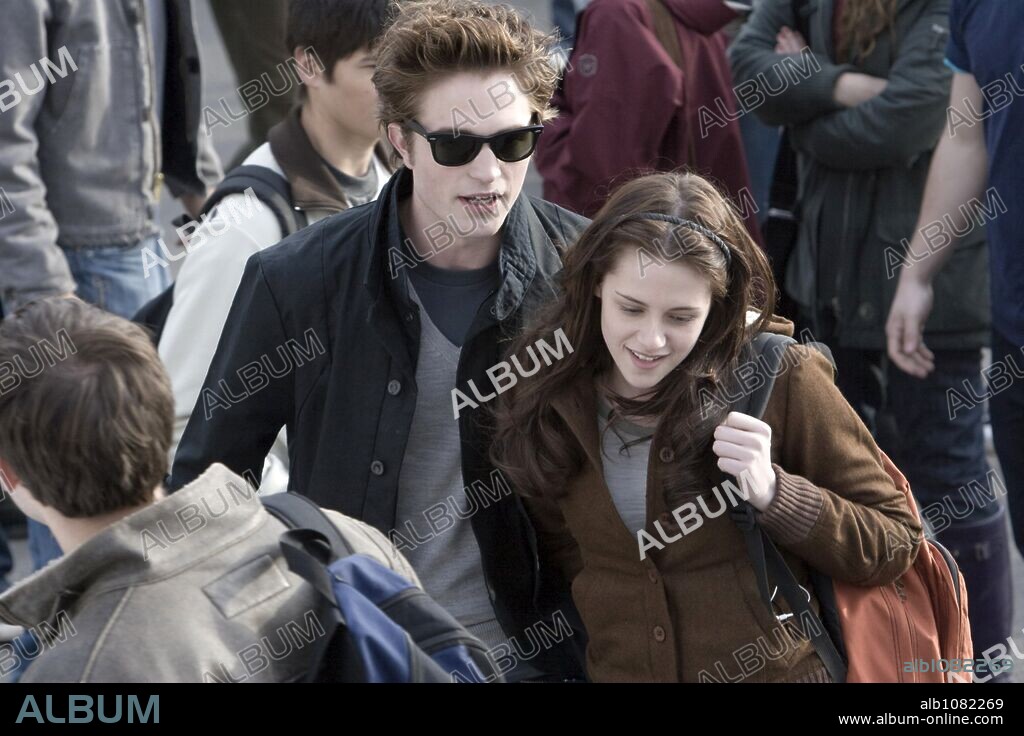 KRISTEN STEWART und ROBERT PATTINSON in TWILIGHT - BISS ZUM MORGENGRAUEN, 2008 (TWILIGHT), unter der Regie von CATHERINE HARDWICKE. Copyright IMPRINT ENTERTAINMENT/MAVERICK FILMS/SUMMIT ENTERTAINMENT.