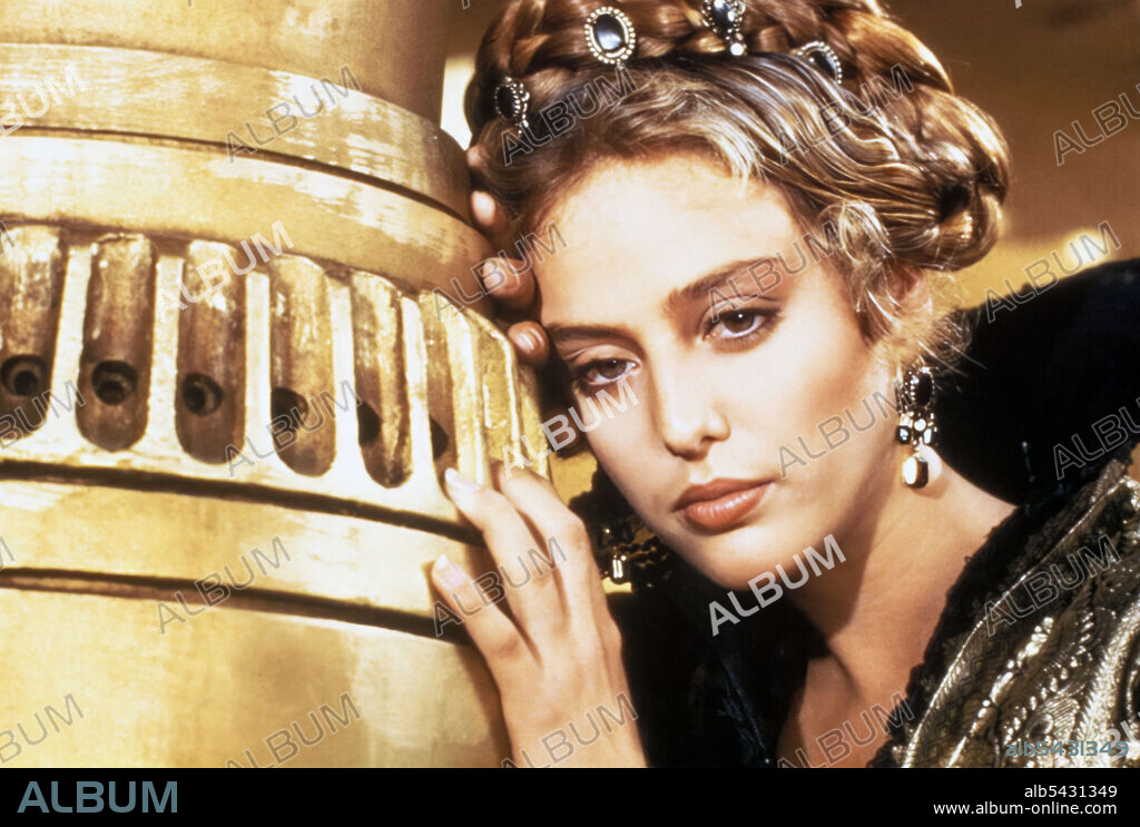 VIRGINIA MADSEN in DUNE, 1984, directed by DAVID LYNCH. Copyright UNIVERSAL PICTURES.