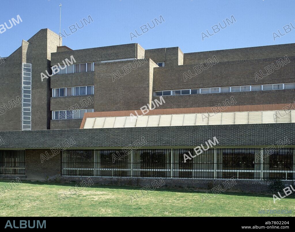 UNIVERSIDAD PONTIFICIA DE COMILLAS-BIBLIOTECA.