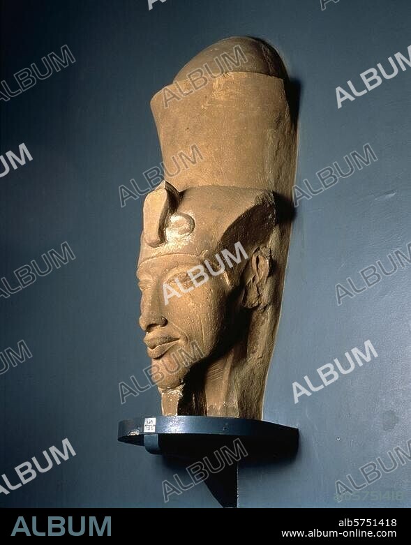Akhnaton (Aménophis IV), pharaon de la. 18ème dynastie, 1364 - 1347 av. J.-C. Visage. Vers 1348 av. J.-C. Grès; hauteur 141 cm. Lieu de découverte: Karnak, temple d'Aton. Luxor, Museum.