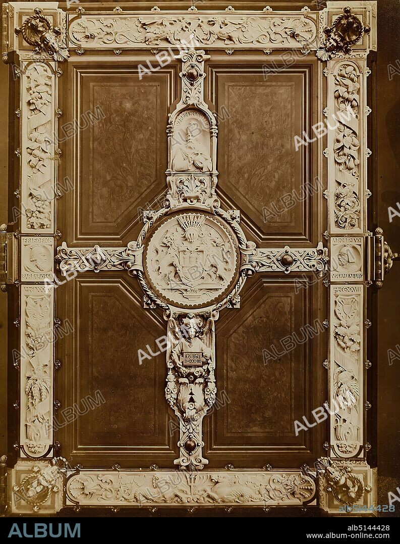 Wilhelm Champés, wooden cassette cover of the letter of honorary citizenship of the city of Hamburg for Otto von Bismarck, albumin paper, black and white positive process, image size: height: 32.4 cm; width: 25.2 cm, dry stamp: recto and on the cardboard: Photography, von, W. Champés, photography, book, coat of arms, heraldic symbol, lid of the wooden box of the letter of honorary citizenship of the city of Hamburg for Otto von Bismarck dated 15.12.1871. Wooden box made of rosewood with ivory carving and cast silver fittings and inlays of maple, engraved mother-of-pearl and brass as well as dyed pastes, amethysts, lapis lazuli. Design of the wooden case by Martin Gensler, the carvings were made by Heinrich Friedrich Christoph Rampendahl. The original is now in the possession of the Bismarck-Museum, Friedrichsruh.