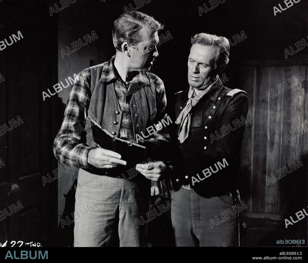 JAMES STEWART y RICHARD WIDMARK en DOS CABALGAN JUNTOS, 1961 (TWO RODE TOGETHER), dirigida por JOHN FORD. Copyright COLUMBIA PICTURES.