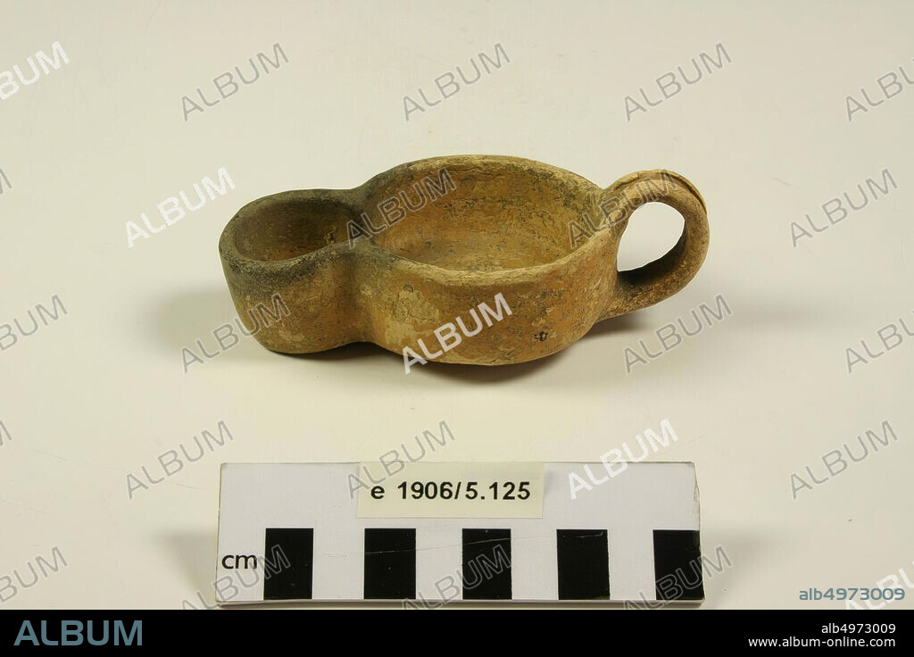 Roman lamp of light brown earthenware. Flat open shape with a straight upright edge. The shape is derived from iron or lead lamps. Rough coarse work. In itself not exactly datable., Oil lamp, pottery, 12 x 7 x 4.4 cm, Roman 1-300, Netherlands, Gelderland, Nijmegen, Nijmegen, Hees.