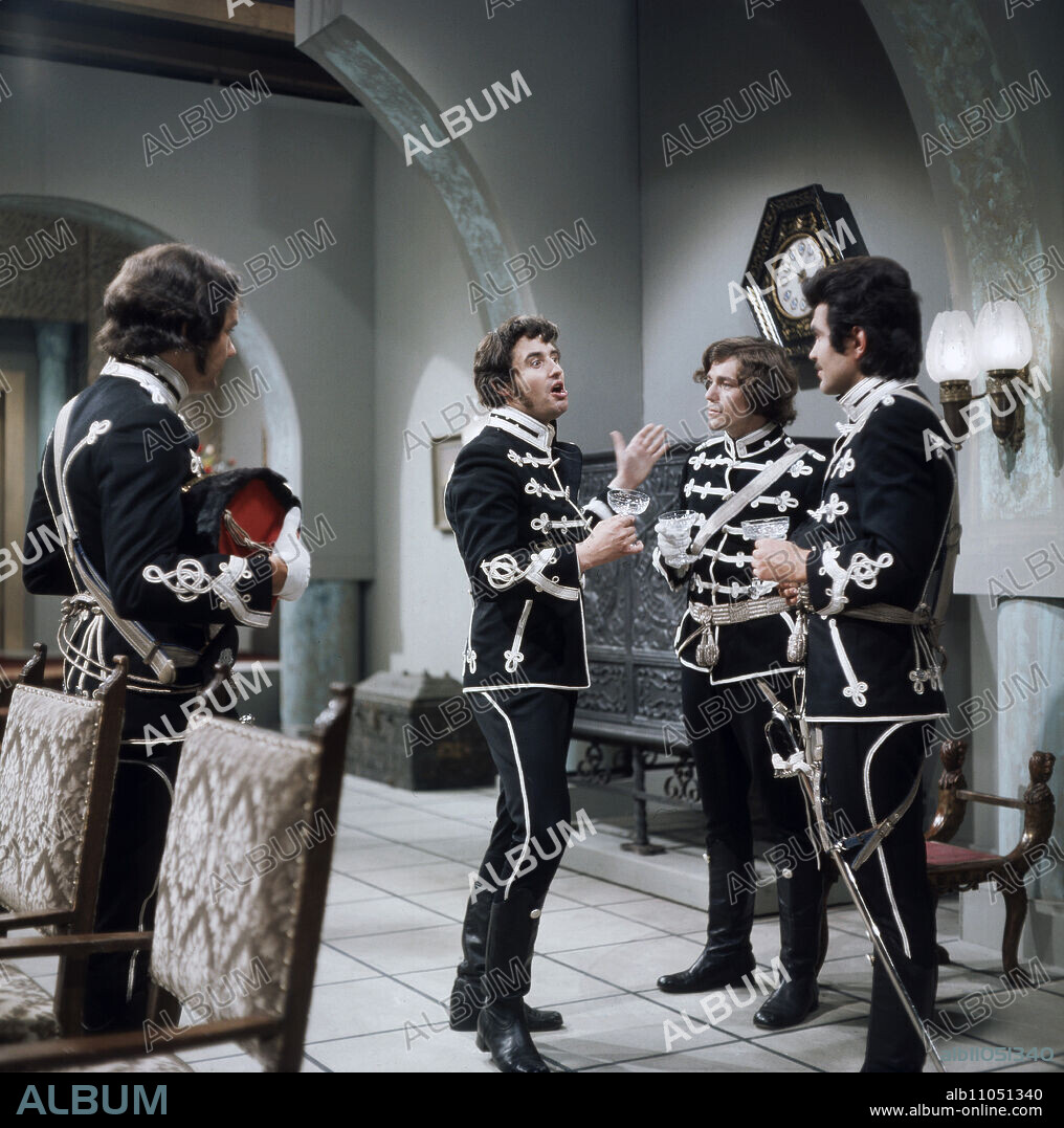 The Last Waltz, operetta by Oscar Strauss, ZDF television adaptation from 1973, scene: Count Dimitry is a prisoner and only freed from his shackles for the festive evening on his officer's word of honour, M. Grimm as First Lieutenant, Adolf Dallapozza as Count Dimitry, JA Pritol as Ensign, Claus Wilke as Captain. The Last Waltz, operetta by Oscar Strauss, ZDF television adaptation from 1973, scene: Count Dimitry is a prisoner and only freed from his shackles on his officer's honour for the festive evening, M. Grimm as First Lieutenant, Adolf Dallapozza as Count Dimitry, JA Pritol as Ensign, Claus Wilke as Captain.