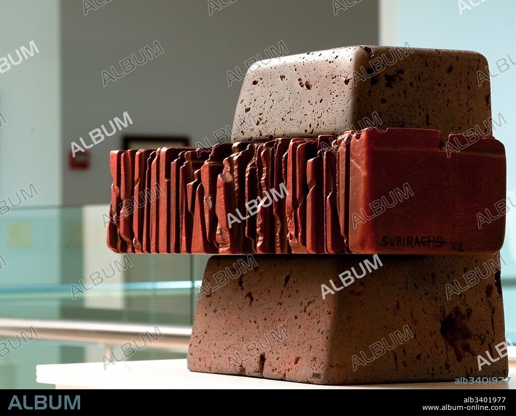 Josep Maria Subirachs / "Horizontal", Siglo XX, Escultura (madera y basalto).